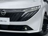 最新式はLEDヘッドランプですね。瞬時に明るい光が夜間の運転をぐっと楽にしてくれますよ。