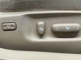【パワーシート】電動でシートポジションの変更が可能です。手動式より細かくシート設定が可能ですのでより快適な姿勢でドライブを楽しんで頂けるでしょう。