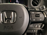 ハンドルにHondaセンシング系のクルーズコントロールやレーンキープアシストなどのスイッチが装備されています。ハンドルから手を離さず安全に操作できます。