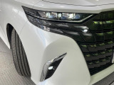 【三眼LEDヘッドライト】スタイリッシュな見た目の三眼LEDヘッドライトを装備♪スタイルだけでなく、夜間の走行も視界良好で安心してお乗りいただけます。