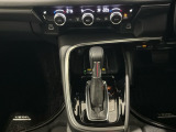 「e:HEV」は、モーター走行を中心にしながら電気エネルギーやエンジン動力を最も効率よく使い分けることができる賢いハイブリッドシステムです。