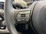 ステアリングにオーディオ操作スイッチが付いています。オーディオ画面に直接タッチしなくても操作が出来ますので、運転に集中できます。