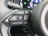 ステアリングスイッチ付き。前方から目を離すことなく操作することが可能です。