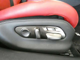 運転席パワーシート搭載。微妙な調整が手軽にでき、ピッタリのポジションで運転することが可能です。