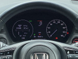 マルチインフォメーションディスプレイです。燃費や走行距離が分かり、半ドアなど車に異常がある際に警告してくれます。