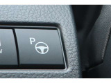 アドバンスト パーク付きです。カメラやソナーによって、周囲を監視しながら駐車を支援。障害物を検知した場合には警報を鳴らし、ブレーキ制御を行うことで接触回避を支援します。
