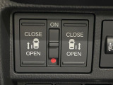 【両側パワースライドドア】スマートキーや運転席のスイッチで後席両側スライドドアの開閉が可能♪電動だから力を入れてドアを開ける必要が無く、小さなお子様でも簡単に開け閉めでき快適です♪