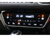 運転席と助手席の温度設定の変更が可能な左右独立タイプのデュアルエアコンです♪♪♪暑がりな人・寒がりな人も誰もが車内を快適にお過ごしいただけます♪♪♪