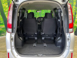 普段のお買い物や通勤、送迎等に十分な荷室スペースを確保しております。セカンドシートを倒すと、大きな荷物の積載も可能です♪