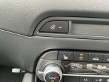 ステアリングヒーター、運転席と助手席にはシートヒーターがついておりますので、冬場でも快適にお過ごしいただけます。