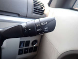 オートライト機能が装備されており暗い場所に入ると車両が検知しライトのON・OFFを自動的に切り替えてくれますので非常に便利な装備です♪