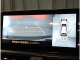 パノラミックビューモニター。車両を上から見たような映像を表示。運転席から目視しにくい車両周囲の状況をリアルタイムで確認できます。