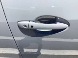 キーをポケットに入れたままでもドアのロック&アンロックができ、雨の日や、荷物の多い日に大活躍!