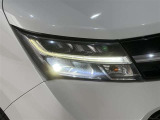 LEDヘッドライトです。デザイン性がよくとても明るいので、夜間の走行や悪天候でも安心です。しかも長寿命!