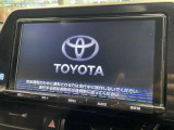 【純正ナビ】FM&AMを聴くことは勿論のこと!!CD&DVD再生可能で地デジTVの視聴も可能な多機能ナビでドライブも快適ですよ☆