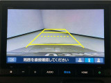 【バックカメラ】運転が苦手な方も車庫入れラクラクです!ギアをリバースに入れれば自動的に切り換わりますので、面倒な操作は不要です♪狭い駐車場もお車を傷つけず安心ですね!