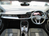 弊社グループ全国7店舗(Audi Approved Automobile有明・調布・豊洲・みなとみらい・堺・箕面・大阪南)の車両はすべて当店でご案内可能です。店舗間の輸送費用はサービスさせていただきます。