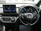 とても握りやすいステアリング!運転手の気持ちがそのまま伝わるかのような反応をしてくれます!小物入れや各ボタンの配置にこだわり、とても使いやすいです !視認性も良好なのでロングドライブもお任せ下さい!