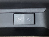 ナビゲーション用の外部入力やスマートフォンなどの充電可能なUSB端子ついています。