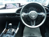 ◆チルト&テレスコピックステアリング◆ドライバーのさまざまな体格に応じて適切な運転姿勢を取りやすいよう、ハンドルの前後位置と高さを調整できます◆