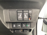 二列目両側電動ドア標準装備です。ご家族いらっしゃるお客様には必須の機能ですよね。