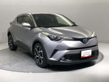車の下廻りもリフトに上げて認定検査員が、細部までチェックをしています。安心してお乗りいただけるトヨタ認定中古車です。
