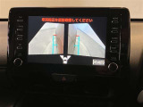 パノラミックビューモニター付きです。車両を上から見たような映像をディスプレイオーディオ画面に表示。運転席からの目視だけでは見にくい、車両周辺の状況をリアルタイムでしっかり確認できます。