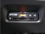 ◆ETC2.0装着◆進化したドライブ体験。料金収受システムだけだったETCが生まれ変わって、高速道路を賢く使うETC2.0に進化しました。多彩な情報サービスが便利で快適なドライブ体験を提供します。