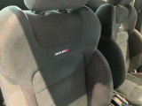運転席、助手席です。ニスモ専用シートで体をしっかりホールドしてくれます。