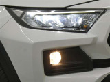 LEDヘッドライトです。デザイン性がよくとても明るいので、夜間の走行や悪天候でも安心です。しかも長寿命!