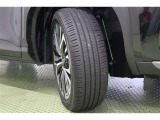 タイヤサイズ 215/50R18。