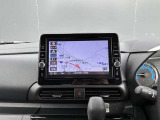 日産オリジナルナビゲーション(MM321D-L)装着車♪インパネにマッチするデザインに加え、9インチの大画面なので地図が大きく見え、操作性を高めます☆
