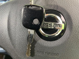 【キーレス】少し離れた場所からでもボタン一つでドアの開錠・施錠ができるのでとっても便利!ドアの鍵穴周りに傷をつけることもありません♪