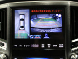 【パノラミックビューモニター】車両の前後,左右4つのカメラで映した周囲の映像をナビゲーション画面に表示します♪停めにくい駐車場や狭い道路でもドライバーの死角を減らすことで運転をサポート!