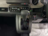運転席センターに集約され操作性、デザイン性もスタイリッシュになっています。