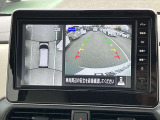 まるで真上から見ているような、視認性の良いアラウンドビューモニターです。駐車が苦手な方でもこれでらくらく駐車できますよ。