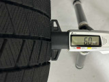 冬タイヤの残り溝は6.0mmです。スリップラインからは4.4mmとなっております。