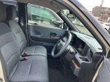 運転席も広々、ドライブも楽しめますね♪実際お座りいただくのが、分かりやすいと思います。お気軽にご来店ください!