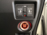 リアドアは乗り降りに便利な両側電動スライドドアです。また運転席に座っていながらスイッチ操作で自在にスライドドアを開け閉めできます。