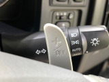 【パドルシフト】ハンドルから手を離さずに素早くシフトアップ&ダウンができるので、エンジンブレーキを使う下り坂や高速道路の合流で加速したい場面で役立ちます。