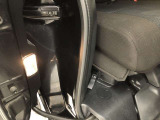 スライドドアを開けると足元を照らすランプが付いてます。