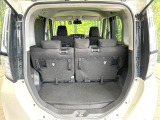 普段のお買い物や通勤、送迎等に十分な荷室スペースを確保しております。セカンドシートを倒すと、大きな荷物の積載も可能です♪