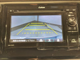 リバースギアに入れるだけで後方の表示へ切り替わります。夜間や雨の日の駐車も楽になりますよ。