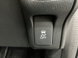 車がカーブの外側へ膨らんだり内側へ巻き込んだりする挙動を防止し安定した走行をサポートする横滑り防止装置付きです!