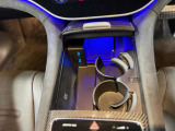 携帯電話のワイヤレス充電機能・タイプCのスポットがついております。