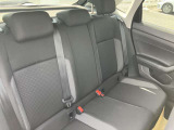 長時間運転でも疲れにくい設計の高品質シートを採用。姿勢が自然に決まり、街乗りから高速道路まで快適なドライブをサポートします。