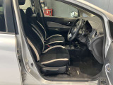 運転席、助手席です。座面も広くゆったりと座れます。