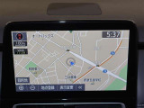 お出掛けの道案内はトヨタ純正メモリーナビにお任せ。