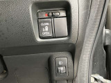 助手席側電動ドアは運転席からも開閉可能です。雨の日のお迎え、いち早く乗り込みたいお子様をタイミング良くドアを開けてスマートにお出迎え出来ます