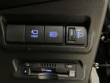 高速道路で便利な【ETC2.0】を装備しています。光ビーコン搭載で渋滞情報などナビゲーションと連動することで機能も充実いたします。他、観光施設に立ち寄るための高速料金割引サービス等もございます。